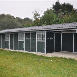 Stal mit offen Seite & einlaufstal